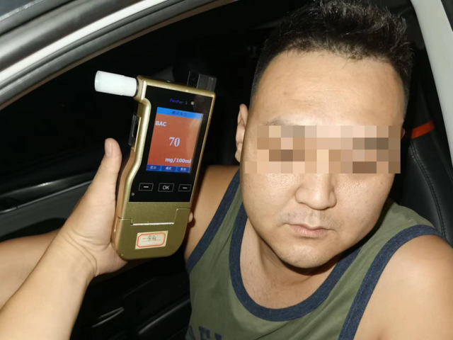 一男子喝酒看球狂歡后酒駕，三亞交警：禁駕5年！