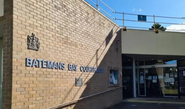 新州男子涉酒駕撞車(chē)，被抓時(shí)試圖掐死警察！數(shù)人合力才將其逮捕