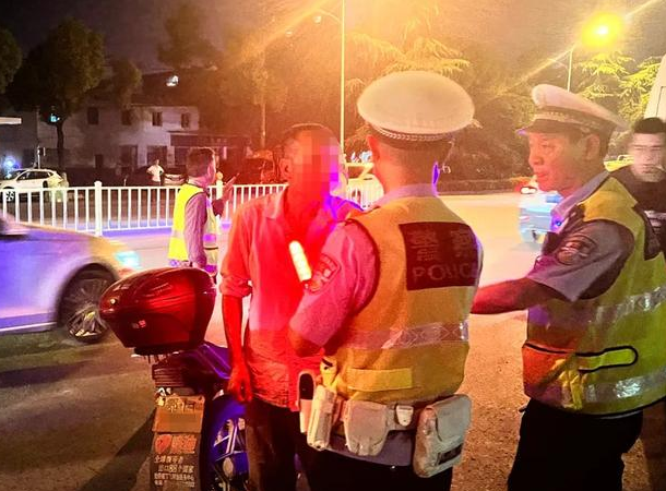 醉酒駕駛機動車記幾分，直擊查酒駕現場！荊門一男子稱“只喝了一杯白酒”，結果…